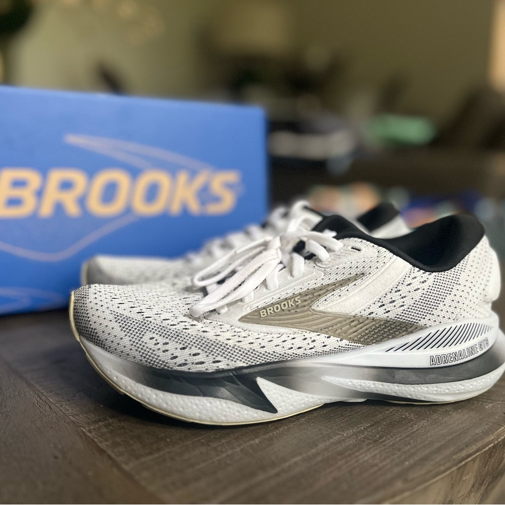 Brooks Adrenaline GTS24 Women’s Size 6